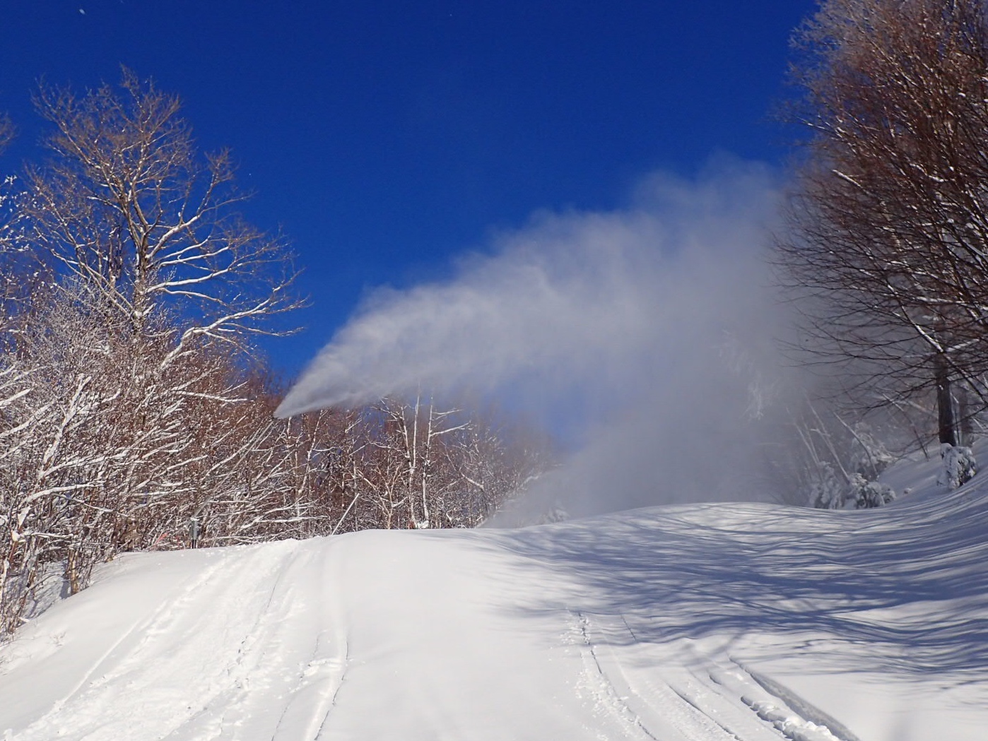 Snowmaking on Midway