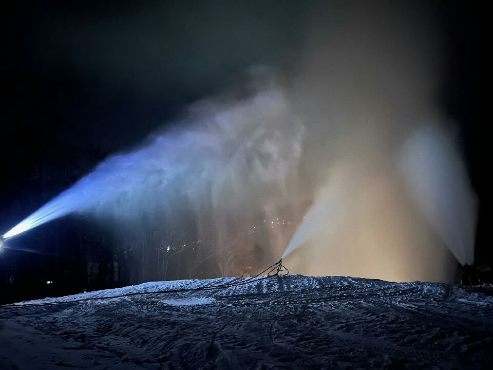 snowmaking-in-the-zone-2